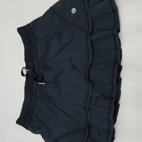 Lululemon cute pleated bottom skirt size 4 - Picture 3 of 11